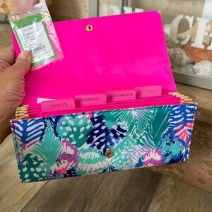 Lilly Pulitzer Travel Wallet Passport Document Organizer Folio Quill Out NWT
